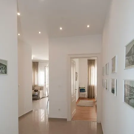 Iva, Centar Apartmán