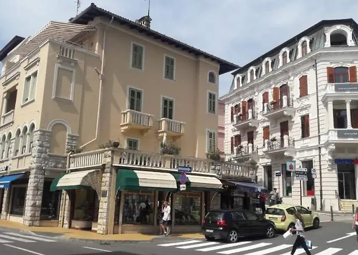 Iva, Centar Daire Opatija