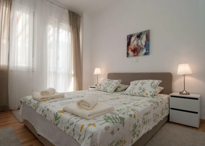 Iva, Centar * 奥帕提亚