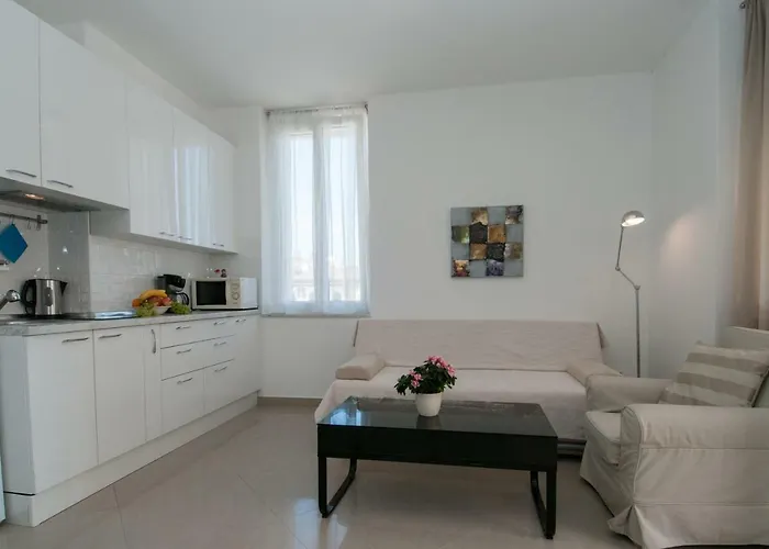 Iva, Centar * Οπατία