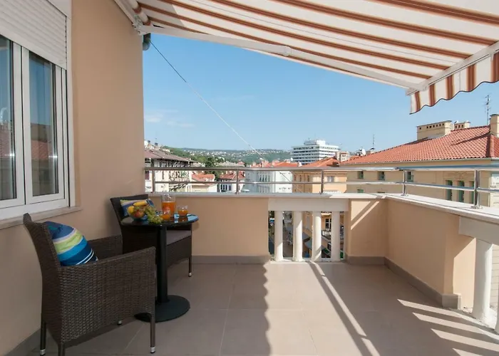 Iva, Centar 奥帕提亚