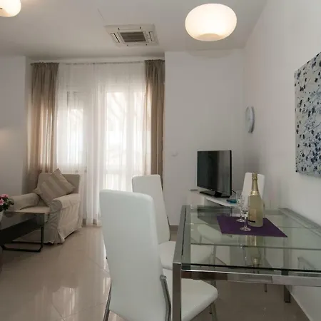 Iva, Centar * אופטיה